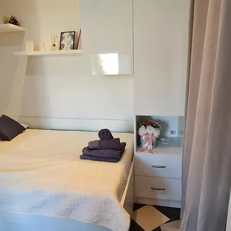 Cozy Danica And Adelina Apartment Pag Town