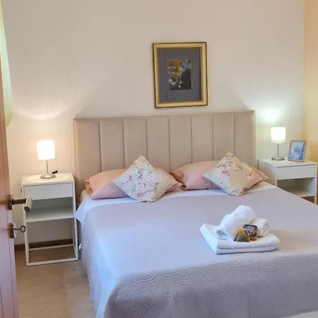 Cozy Danica And Adelina Apartment Pag Town