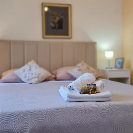 Cozy Danica And Adelina Apartment Pag Town